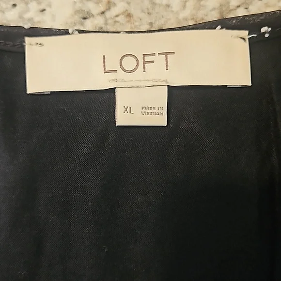 👚LOFT BLACK AND PRINT TOP👚 - Picture 8 of 9